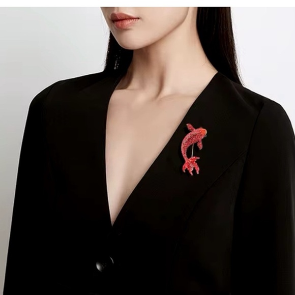 Betsey Johnson Elegant Red Fish Brooch - Picture 6 of 12